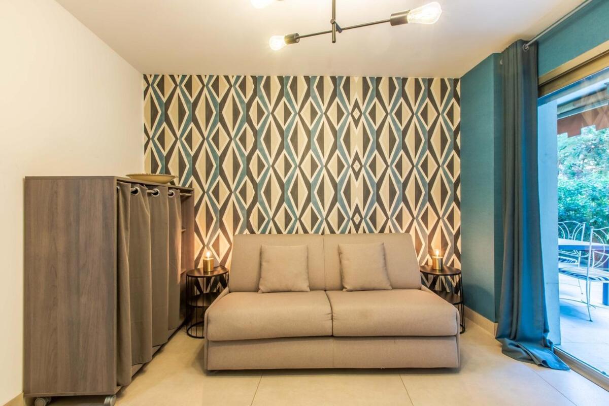 En Bord De Avec Piscine - Appartement Cannes