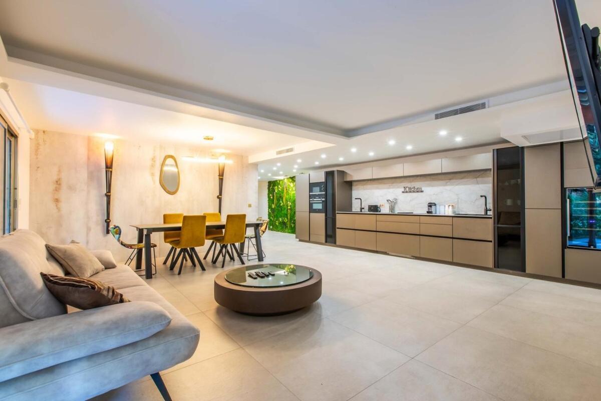En Bord De Avec Piscine - Appartement *