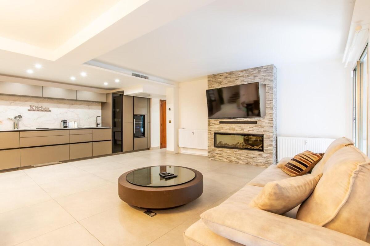 Appartement En Bord De Avec Piscine - *