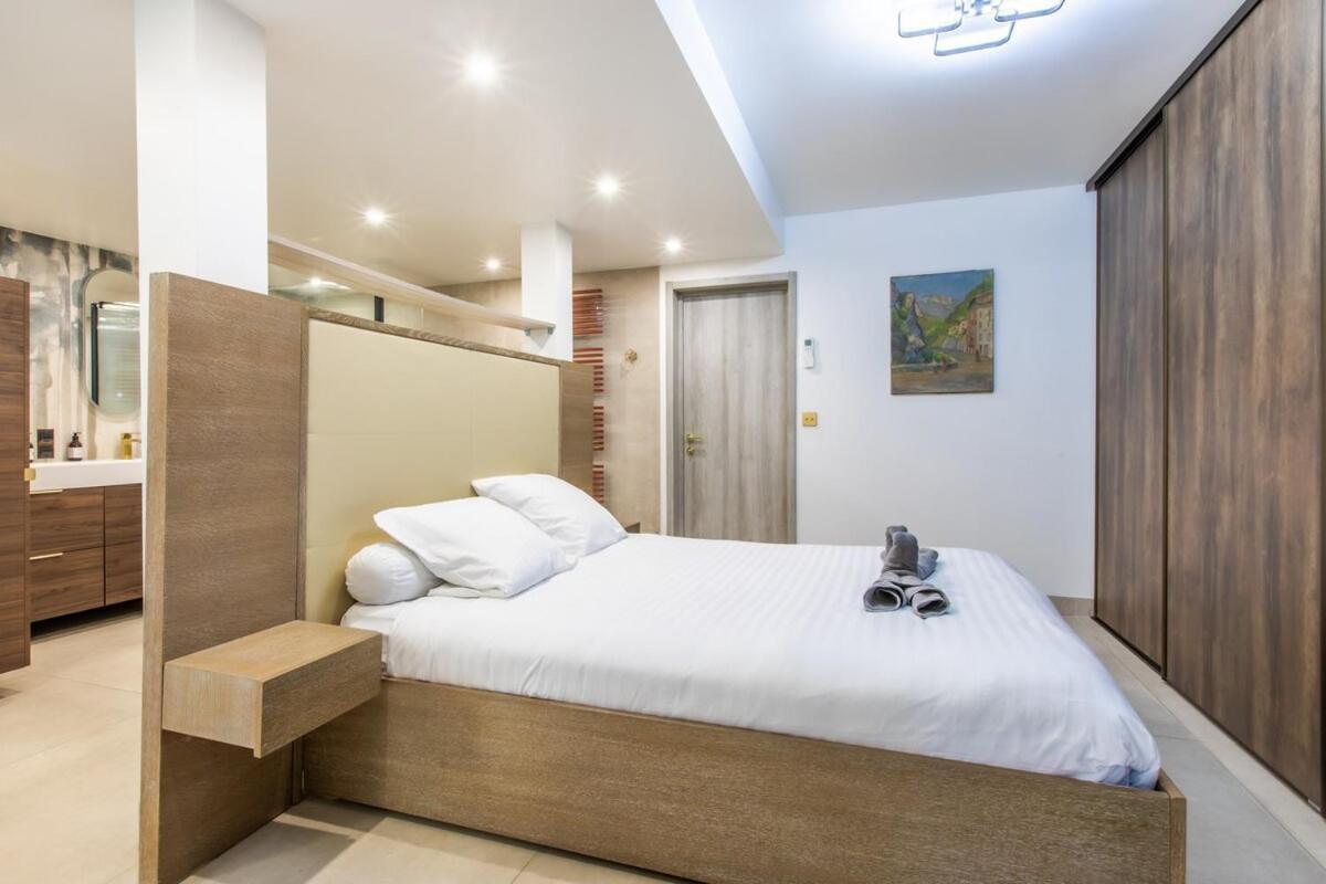 En Bord De Avec Piscine - Appartement
