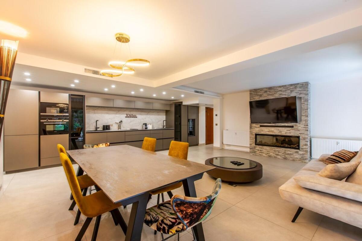 Appartement En Bord De Avec Piscine - *